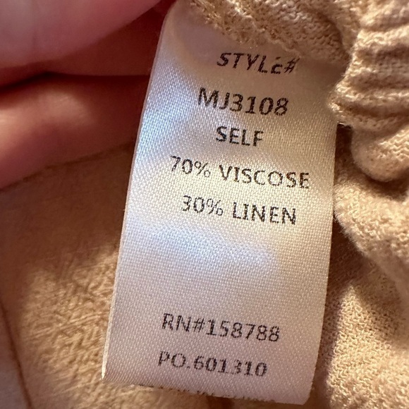 Elegant Cream Jumpsuit with Textured Design - Picture 8 of 8